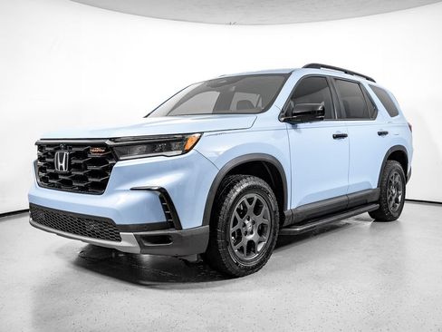 Used 2025 Honda Pilot TrailSport image 16