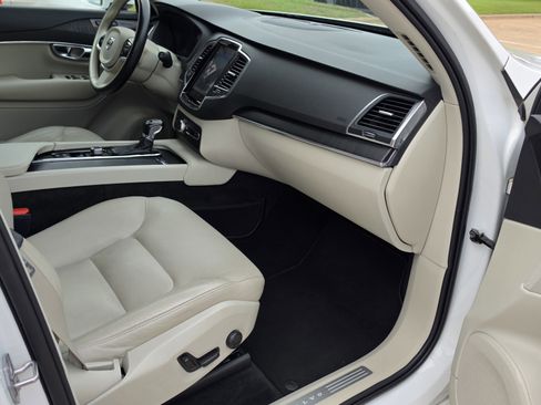 Used 2020 Volvo XC90 T6 Momentum AWD/4WD image 30