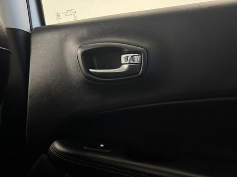 Used 2020 Jeep Compass Latitude image 41