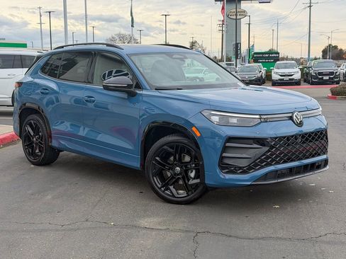 New 2026 Volkswagen Tiguan SE R-Line image 3