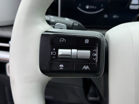 Used 2025 Hyundai Santa Fe Limited FWD image 16
