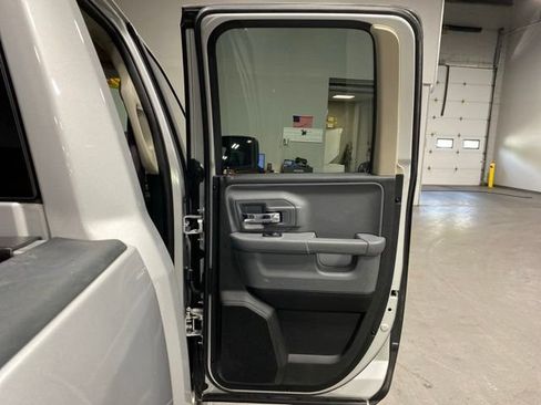 Used 2017 RAM 1500 Classic SLT AWD/4WD image 25