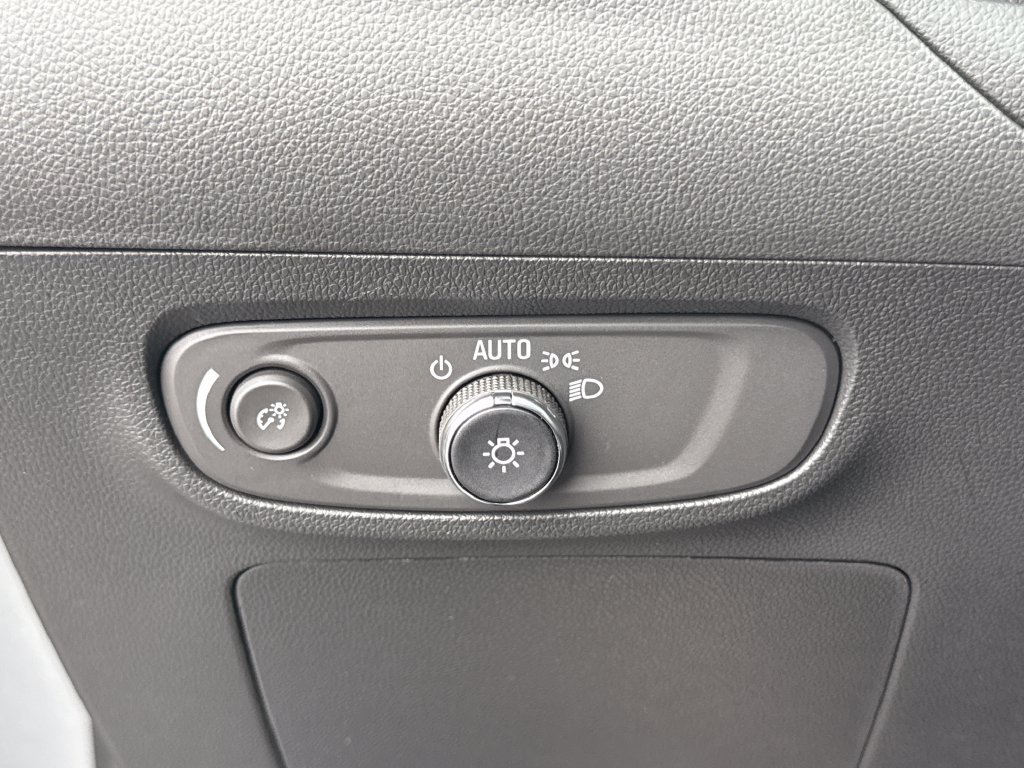 Used 2024 Buick Encore GX Sport Touring FWD image 17