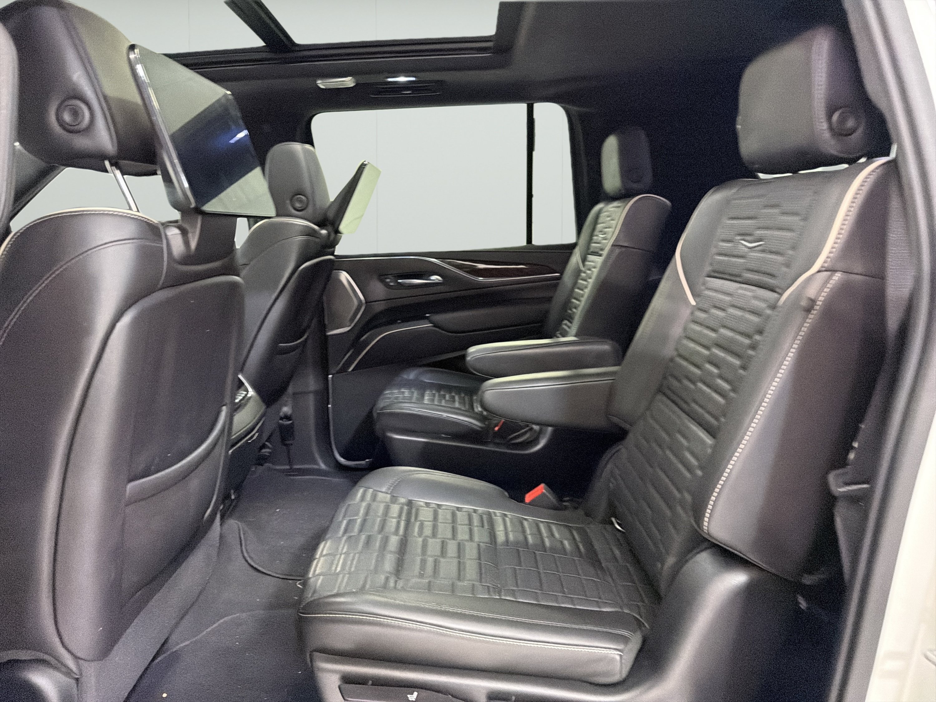 Used 2021 Cadillac Escalade ESV Sport Platinum w/ Heavy-Duty Trailer Package AWD/4WD image 10