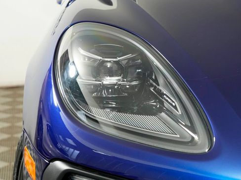 Certified 2026 Porsche Macan AWD/4WD image 11