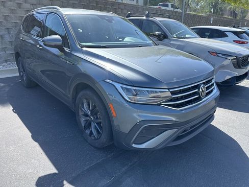 Used 2022 Volkswagen Tiguan SE image 3