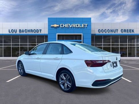 Used 2024 Volkswagen Jetta SE FWD image 6