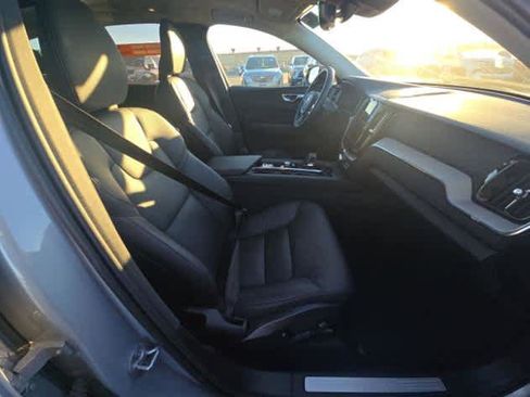 Certified 2025 Volvo XC60 B5 Plus image 7
