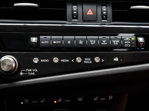 Used 2022 Lexus ES 350 Ultra Luxury w/ Accessory Package 2 FWD image 28