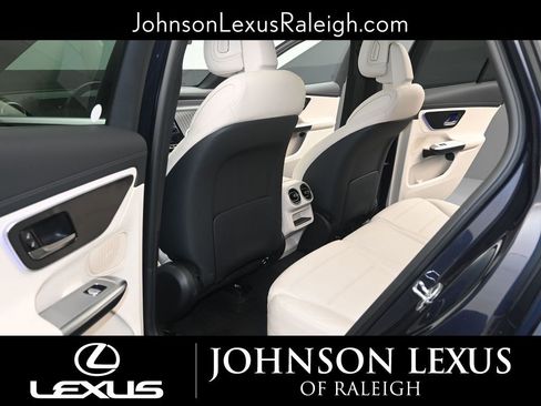 Used 2024 Mercedes-Benz GLC 300 4MATIC image 12