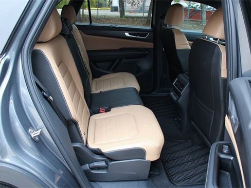 Certified 2025 Volkswagen Atlas Cross Sport SEL R-Line image 33