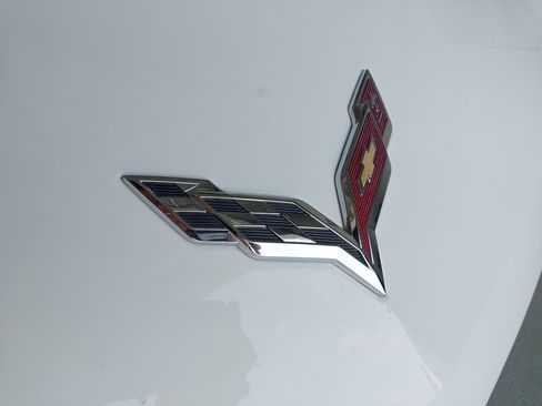 Used 2019 Chevrolet Corvette Stingray Coupe w/ Z51 1LT RWD image 31