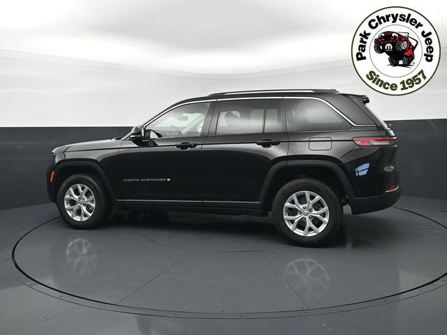 Used 2023 Jeep Grand Cherokee Limited w/ Luxury Tech Group II AWD/4WD image 3