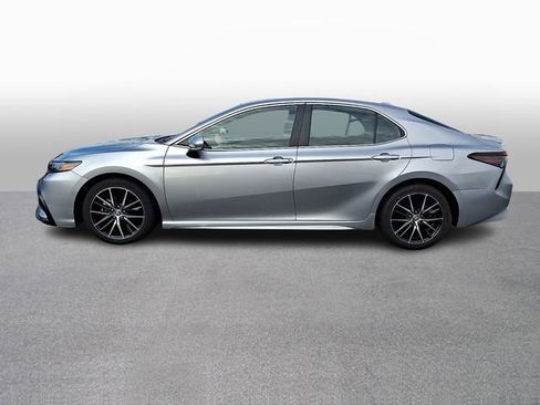 Used 2023 Toyota Camry SE image 7