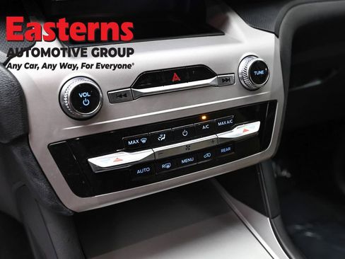 Used 2023 Ford Explorer 4WD image 19