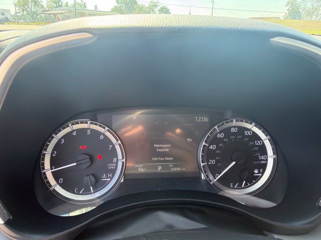 Used 2024 Toyota Highlander XLE FWD image 14