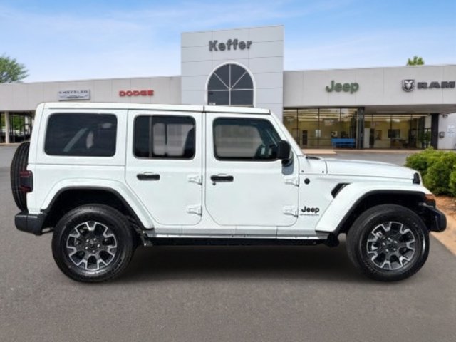 Used 2025 Jeep Wrangler Unlimited Sahara AWD/4WD image 7
