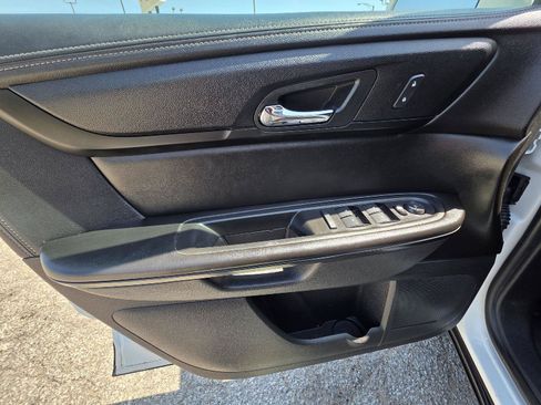 Used 2017 Chevrolet Traverse LT FWD image 37