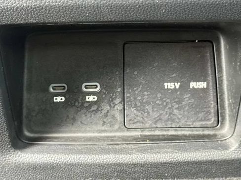 Used 2025 Volkswagen Atlas Cross Sport SE FWD image 21