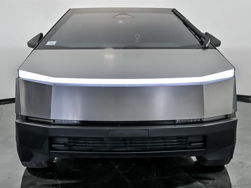 Used 2024 Tesla Cybertruck AWD Crew Cab image 4
