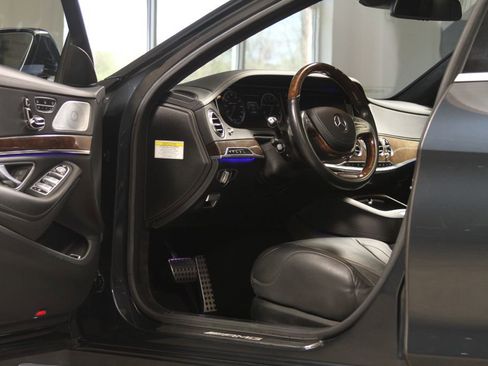 Used 2014 Mercedes-Benz S 63 AMG 4MATIC Sedan w/ Driver Assistance Package image 32