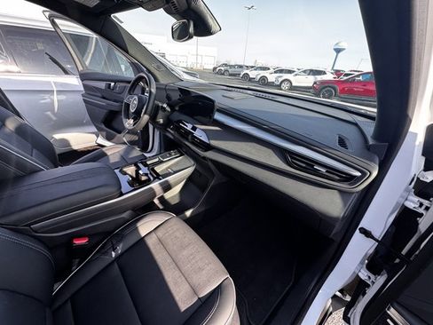 Used 2025 Buick Enclave Preferred image 13