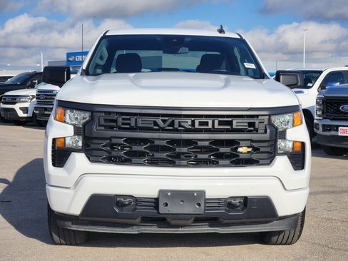 Used 2022 Chevrolet Silverado 1500 Custom RWD image 2