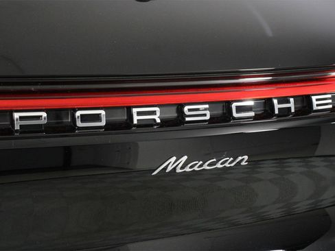 Used 2025 Porsche Macan image 22