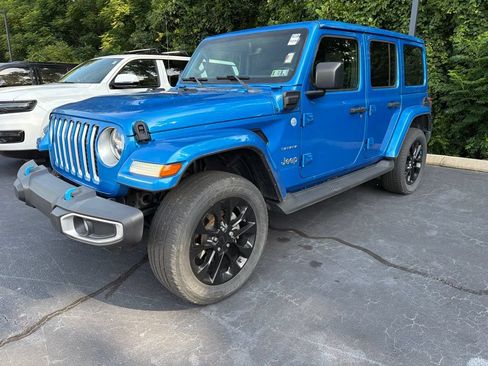 Used 2023 Jeep Wrangler Unlimited Sahara w/ Cold Weather Group AWD/4WD image 2