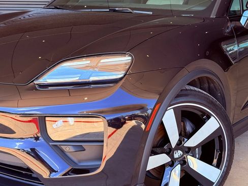 Certified 2025 Porsche Macan 4 Electric AWD/4WD image 6