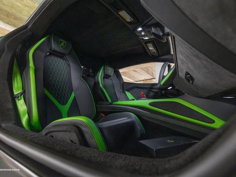 Used 2024 Lamborghini Revuelto image 32