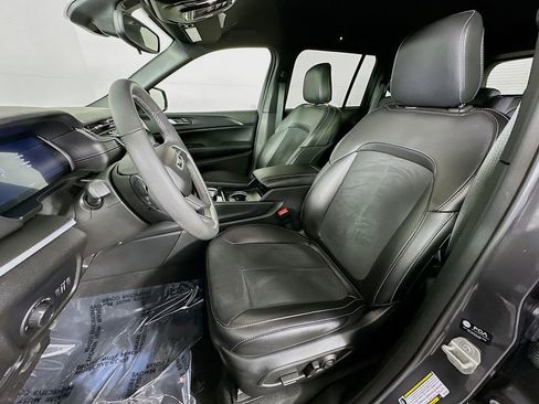 Certified 2024 Jeep Grand Cherokee Altitude image 32