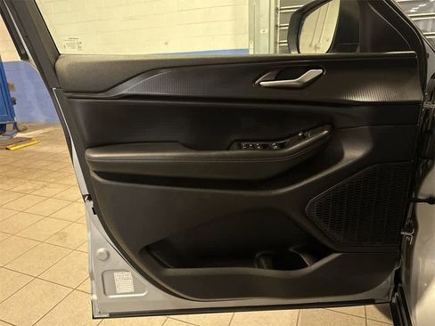 Used 2023 Jeep Grand Cherokee Laredo image 28