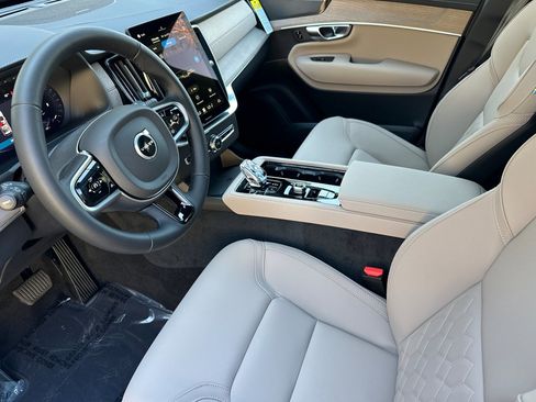 New 2026 Volvo XC90 B5 Plus image 8