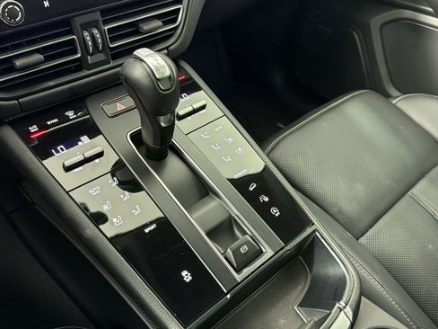 Certified 2024 Porsche Macan AWD/4WD image 19