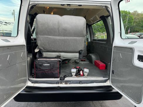 Used 2009 Ford E-250 and Econoline 250 Extended RWD image 18