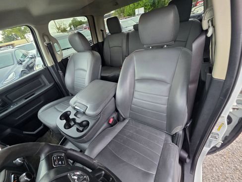 Used 2017 RAM 1500 Express RWD image 11