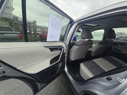 Used 2025 Toyota RAV4 XLE image 12