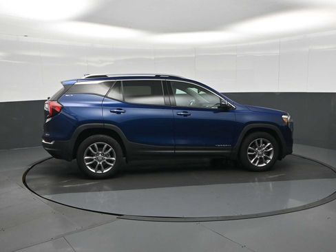 Used 2022 GMC Terrain SLT w/ Tech Package image 9