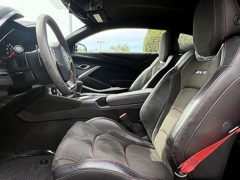 Used 2018 Chevrolet Camaro ZL1 RWD image 9