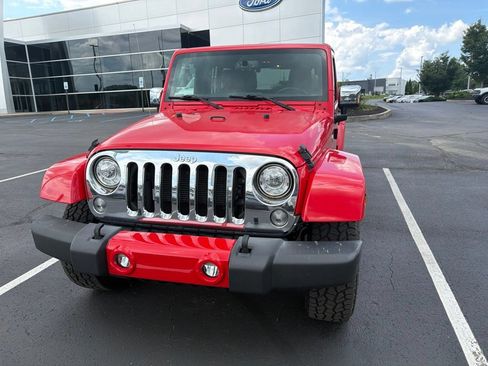 Used 2017 Jeep Wrangler Unlimited Sahara w/ Mopar Chrome Edition Group AWD/4WD image 3