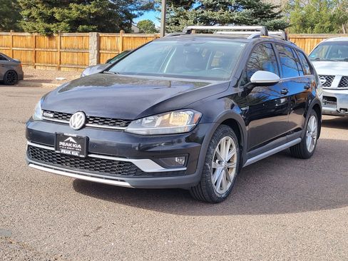 Used 2018 Volkswagen Golf Alltrack S image 4