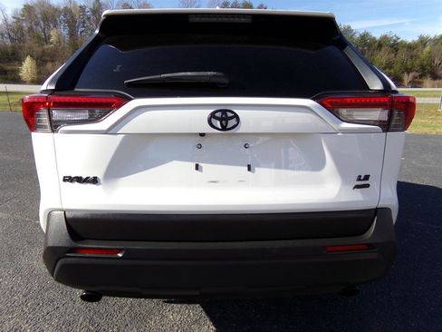 Used 2019 Toyota RAV4 LE image 8