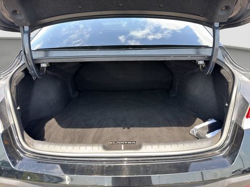 Used 2024 Hyundai Elantra SE FWD image 20
