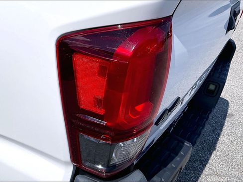 Used 2022 Toyota Tacoma SR5 AWD/4WD image 28