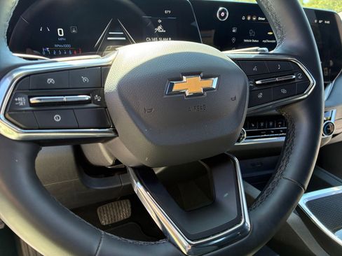 Used 2025 Chevrolet Equinox LT image 28