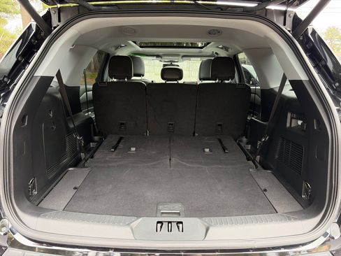 Used 2022 Ford Explorer XLT AWD/4WD image 8