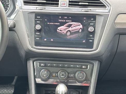 Used 2020 Volkswagen Tiguan SE FWD image 23