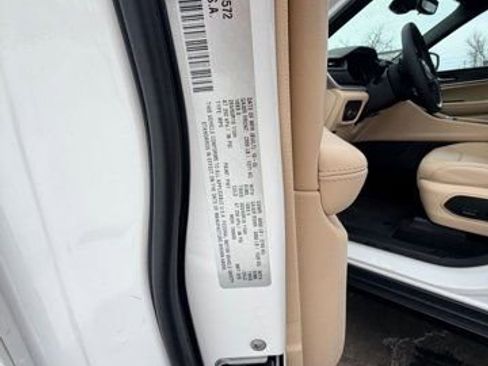 Certified 2023 Jeep Grand Cherokee Limited image 27