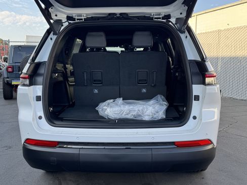 New 2025 Jeep Grand Cherokee L Altitude image 12
